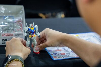 日小學竟發「鋼彈模型」當教材！老師叮嚀這句網笑翻：英才教育