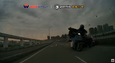 絕命畫面曝！20歲男重新橋超車釀禍　追撞女騎士害「斷頸亡」