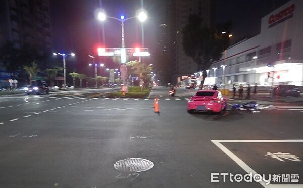▲▼ 高雄「粉紅卡比」保時捷擊落機車「掉下巴」　女騎士遭撞飛全身傷。（圖／記者賴文萱翻攝）
