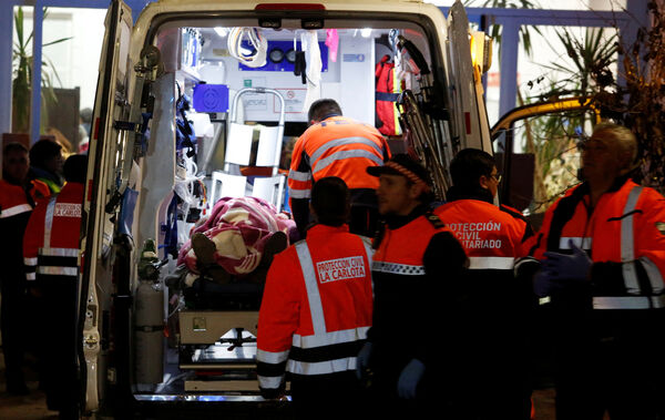 ▲▼ 西班牙高速列車出軌對撞。（圖／路透）