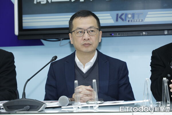 ▲羅智強19日出席國民黨立法院黨團「15兆元 換關稅! 台灣產業命脈怎麼辦？」記者會。（圖／記者湯興漢攝）