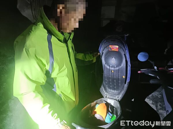 ▲台南新化區檳榔攤18日下午遭歹徒持刀強盜，警方8小時內迅速破案拘提吳嫌到案依法送辦。（記者林東良翻攝，下同）