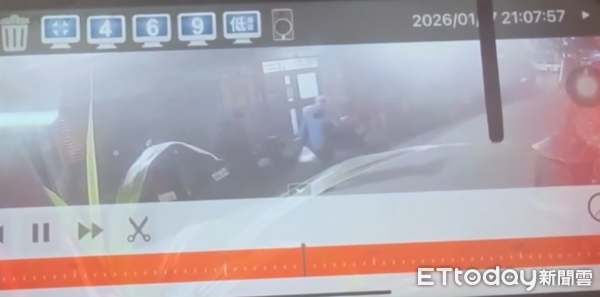 ▲▼蘆洲老夫妻雙屍，兒涉重嫌，騎機車離家逃逸。（圖／記者陳以昇翻攝）