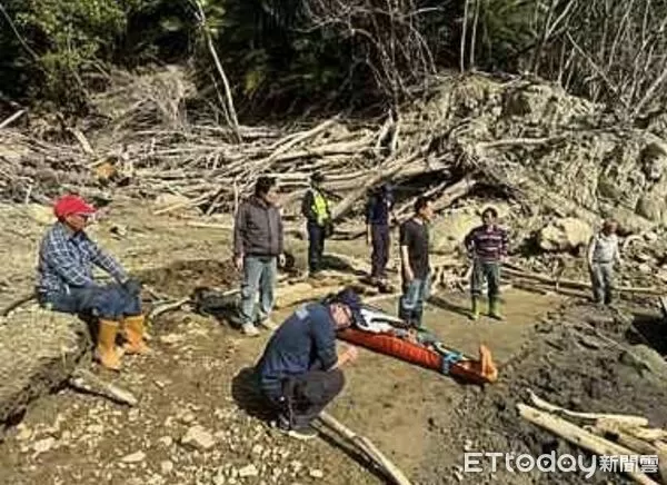 ▲▼             嘉義老翁上山採草藥，疑似失足跌下山坡身亡。（圖／記者翁伊森翻攝，下同）