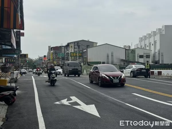 ▲內埔警方加強闖紅燈。（圖／記者陳崑福翻攝）