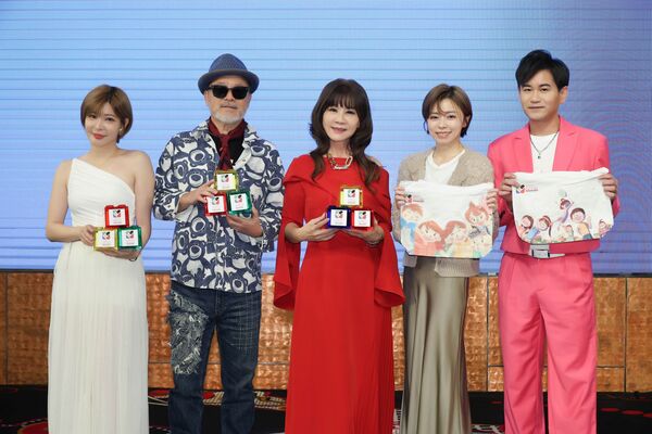 ▲▼ 吳俊宏、王瞳、龍千玉、班鐵翔、孟慶而一同為受虐兒發聲。（圖／台灣愛與希望國際關懷協會）