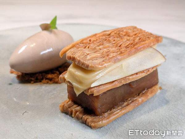 ▲台北東區法餐&Eacute;CRU冬季菜單登場　開胃菜以紫羅蘭入菜「主菜大啖鹿肉」。（圖／記者黃士原攝）