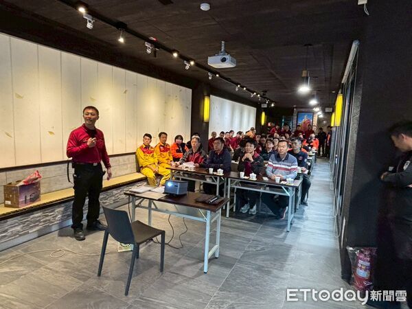 ▲南消第六大隊於119消防節選定家樂福安平店，實兵模擬大型賣場火災搶救。（記者林東良翻攝，下同）