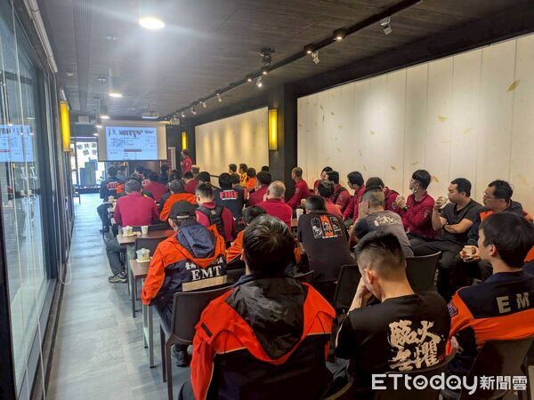 ▲南消第六大隊於119消防節選定家樂福安平店，實兵模擬大型賣場火災搶救。（記者林東良翻攝，下同）