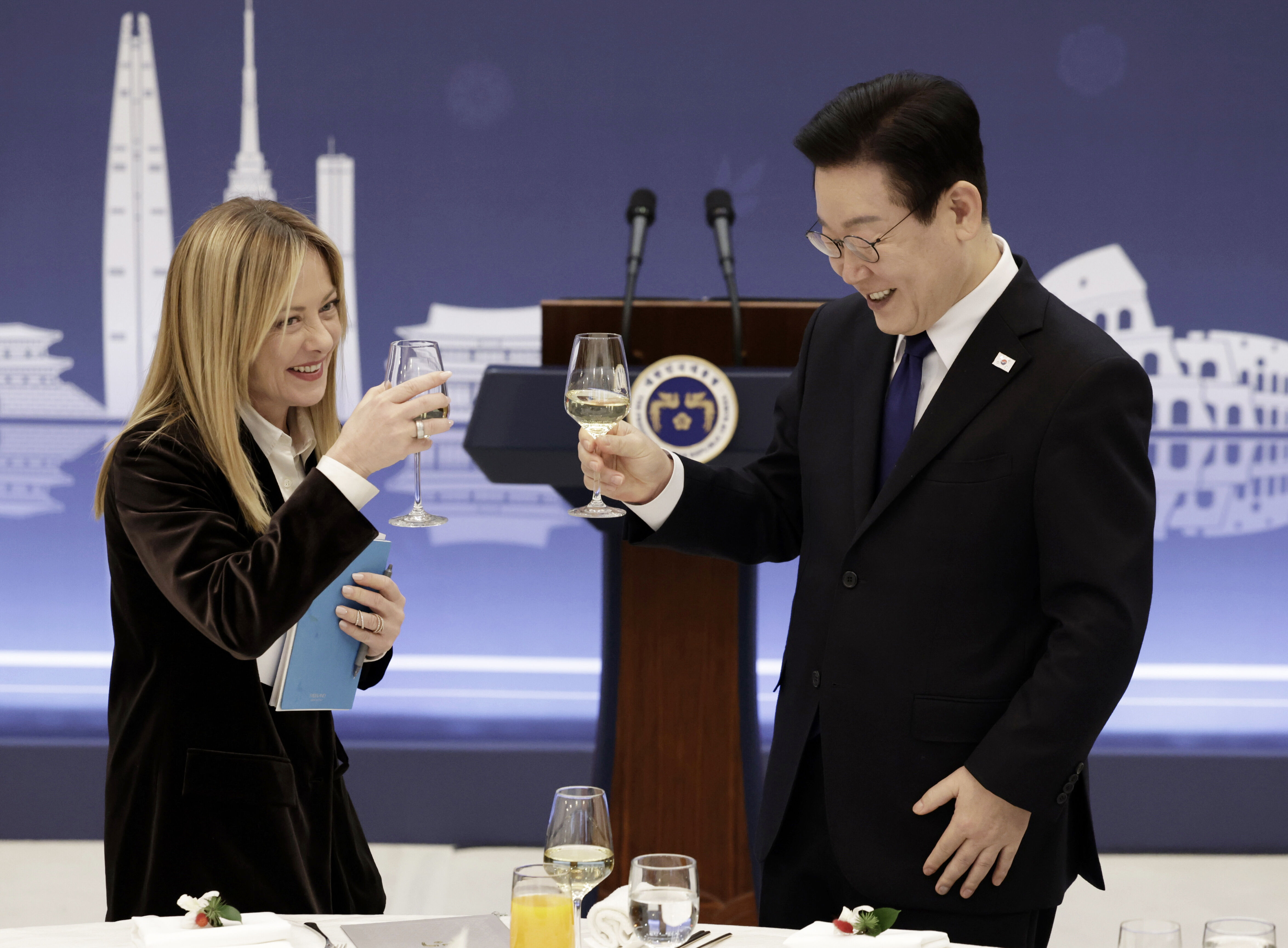 ▲▼義大利總理梅洛尼出訪南韓，與南韓總統李在明在青瓦台進行會談。（圖／達志影像）