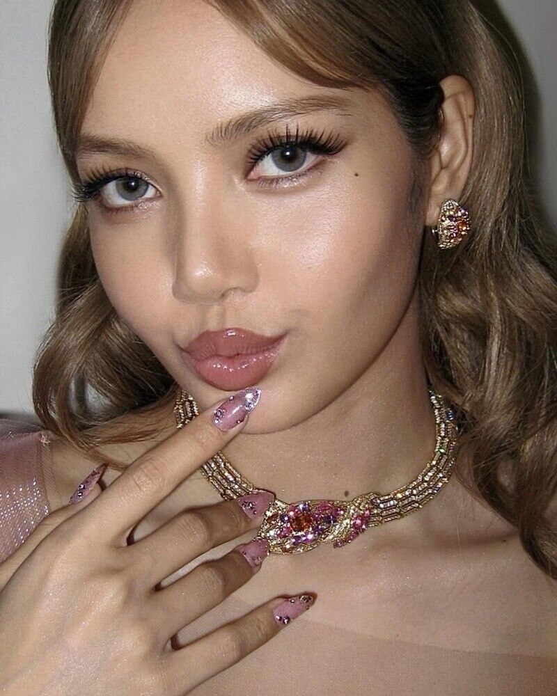 2026金球獎：Lisa指尖細節同樣吸睛！盤點Lisa 6款經典美甲造型解析