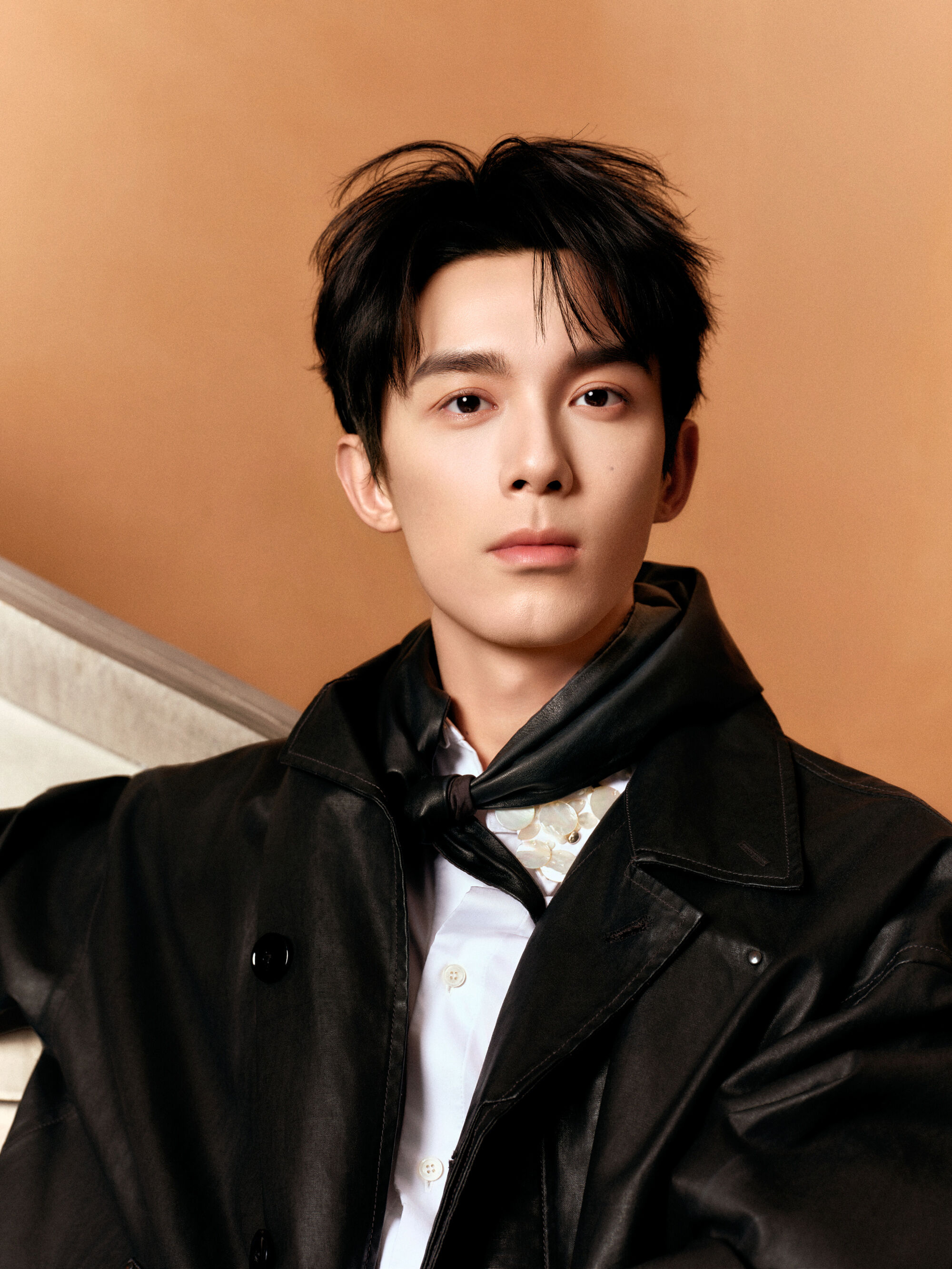 ▲▼網紅拋售「吳磊床照1萬」真相反轉！深夜道歉認捏造。（圖／翻攝自微博）