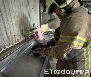 拜拜忘了在燒水！善化煮食冒煙驚魂　消防提醒：人離火一定要熄