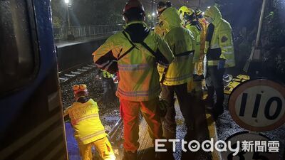 民眾目擊疑低頭找東西！43歲男沿鐵軌走200m...慘被列車撞死