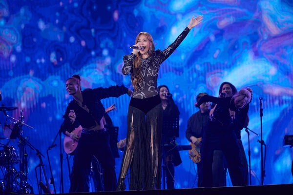 ▲▼ A-Lin、張信哲等人接力飆歌。（圖／喬山健康科技提供）