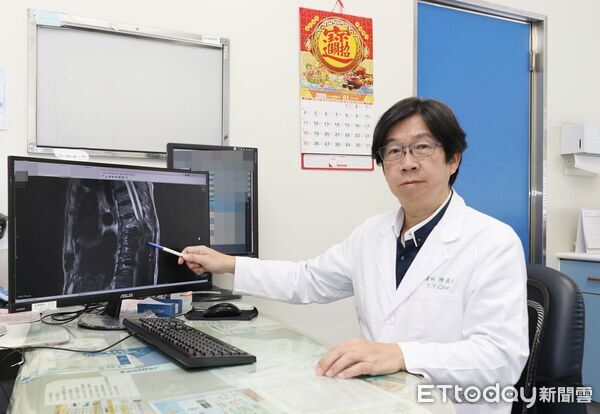 ▲陳老太太因搬動盆栽突感劇痛跌坐在地，經檢查發現胸椎爆裂性骨折壓迫脊髓。（圖／記者游瓊華翻攝）