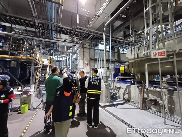 ▲台南市環保局針對異味及廢水污染業者重罰破百萬元，並移送法辦。（記者林東良翻攝，下同）