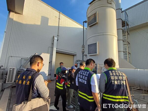 ▲台南市環保局針對異味及廢水污染業者重罰破百萬元，並移送法辦。（記者林東良翻攝，下同）