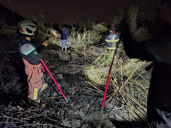 ▲彰化濁水溪沿岸近日連續發生10起雜草火警。（圖／記者唐詠絮翻攝）