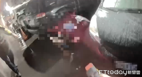 ▲▼蘆洲兒在家砍死父母後逃逸，在新莊被警方壓制逮捕。（圖／記者陳以昇翻攝）