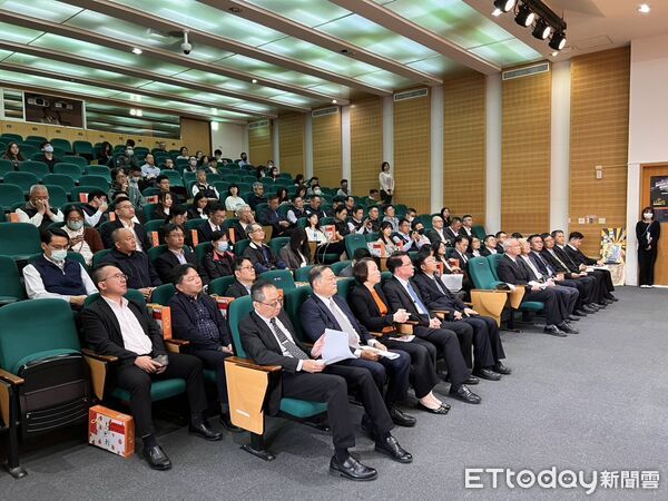 ▲南檢、橋檢與南科管理局簽署反詐合作備忘錄，法務部長鄭銘謙親臨見證。（記者林東良翻攝，下同）