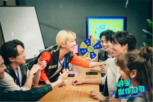 ▲金針菇(左)與風田日韓對抗。（圖／TVBS）