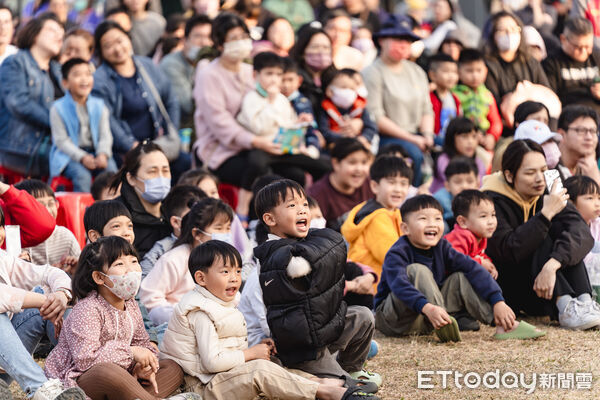 ▲▼  連續三年親子活動經費遭刪，太保市鄭淑分市長極力爭取民間資源辦理紙風車劇團演出   。（圖／太保市公所提供）