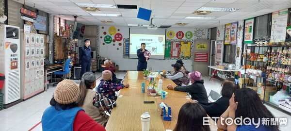 ▲大武警分局近日前往加津林文化健康站舉辦治安與交通安全宣導。（圖／記者楊晨東翻攝）