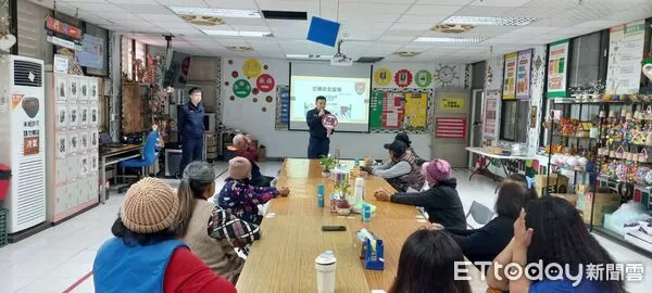 ▲大武警分局近日前往加津林文化健康站舉辦治安與交通安全宣導。（圖／記者楊晨東翻攝）