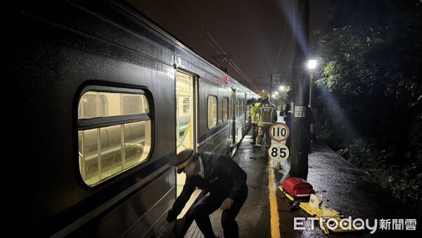 ▲基隆男疑似為了撿東西遭區間車撞死。（圖／記者郭世賢翻攝，下同）