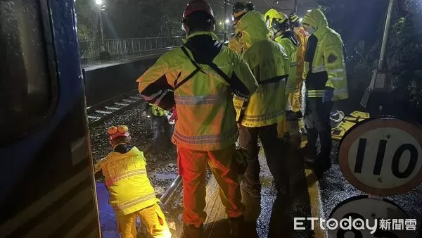 ▲基隆男疑似為了撿東西遭區間車撞死。（圖／記者郭世賢翻攝，下同）