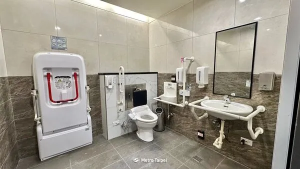 ▲男子與未成年少女相約北捷無障礙廁所性交易，遭判1年徒刑。（示意圖／翻攝自北捷）