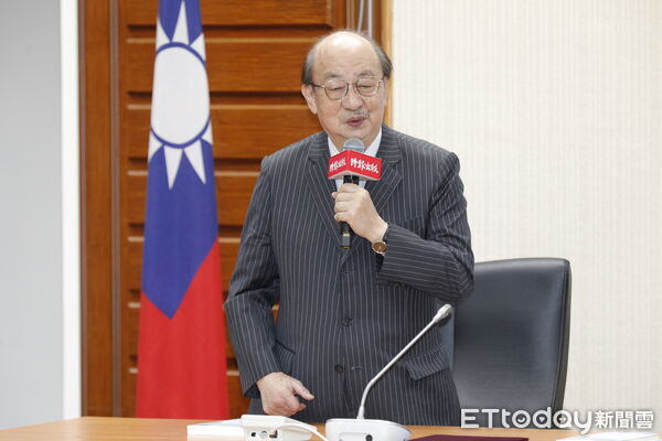 ▲▼前中廣董事長趙少康20日於立法院舉辦「七十少年趙少康的時代現場」新書發表。會場政商名流踴躍出席，包含國民黨主席鄭麗文、民眾黨主席黃國昌、民進黨總召柯建銘、立法院長韓國瑜、副院長江啟臣、作家張大春、王偉忠、薛香川、關中等都出席表達祝福。（圖／記者湯興漢攝）