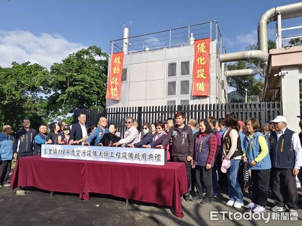 ▲▼松浦火化場空污設備啟用典禮，由鎮長龔文俊主持，花蓮縣長徐榛蔚及相關貴賓一同見證這歷史一刻。（圖／玉里鎮公所提供，下同）