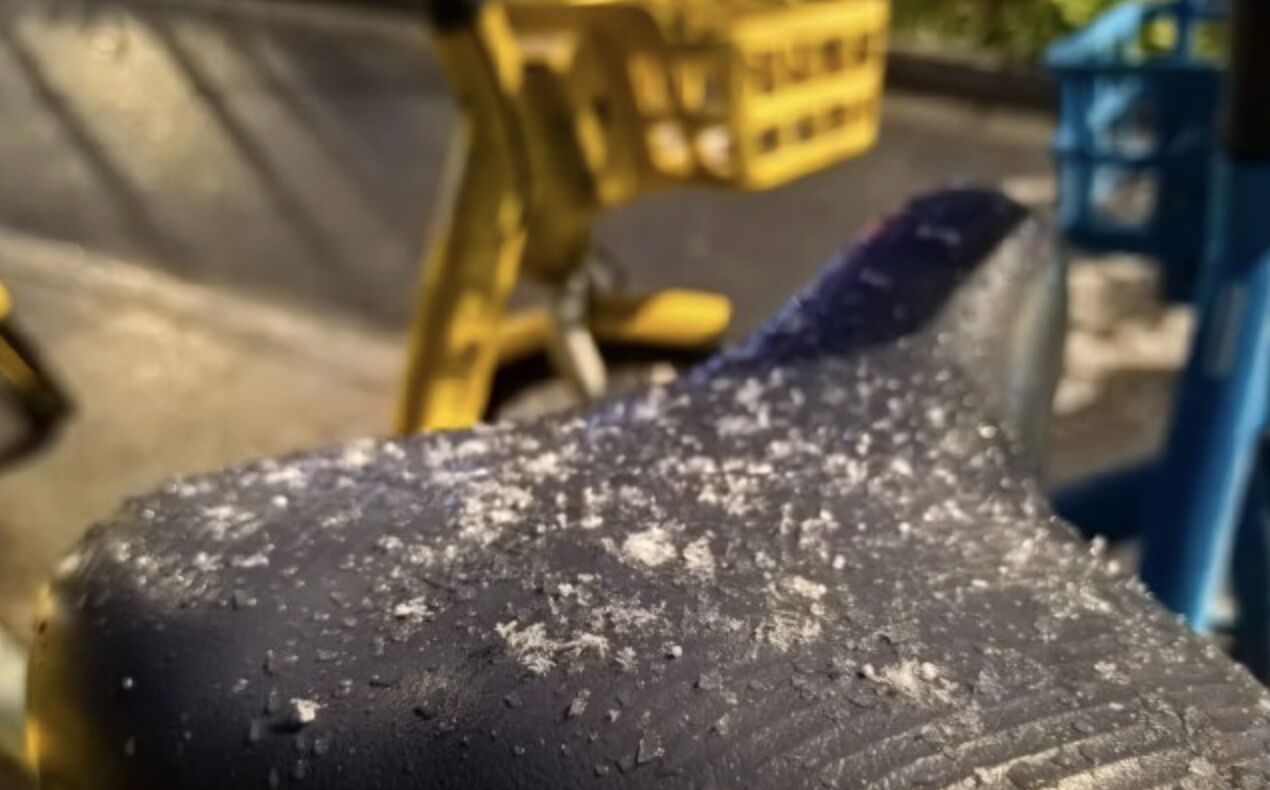 ▲受寒潮影響，上海市降下2026年第一場雪。（圖／翻攝上海市天氣微博）