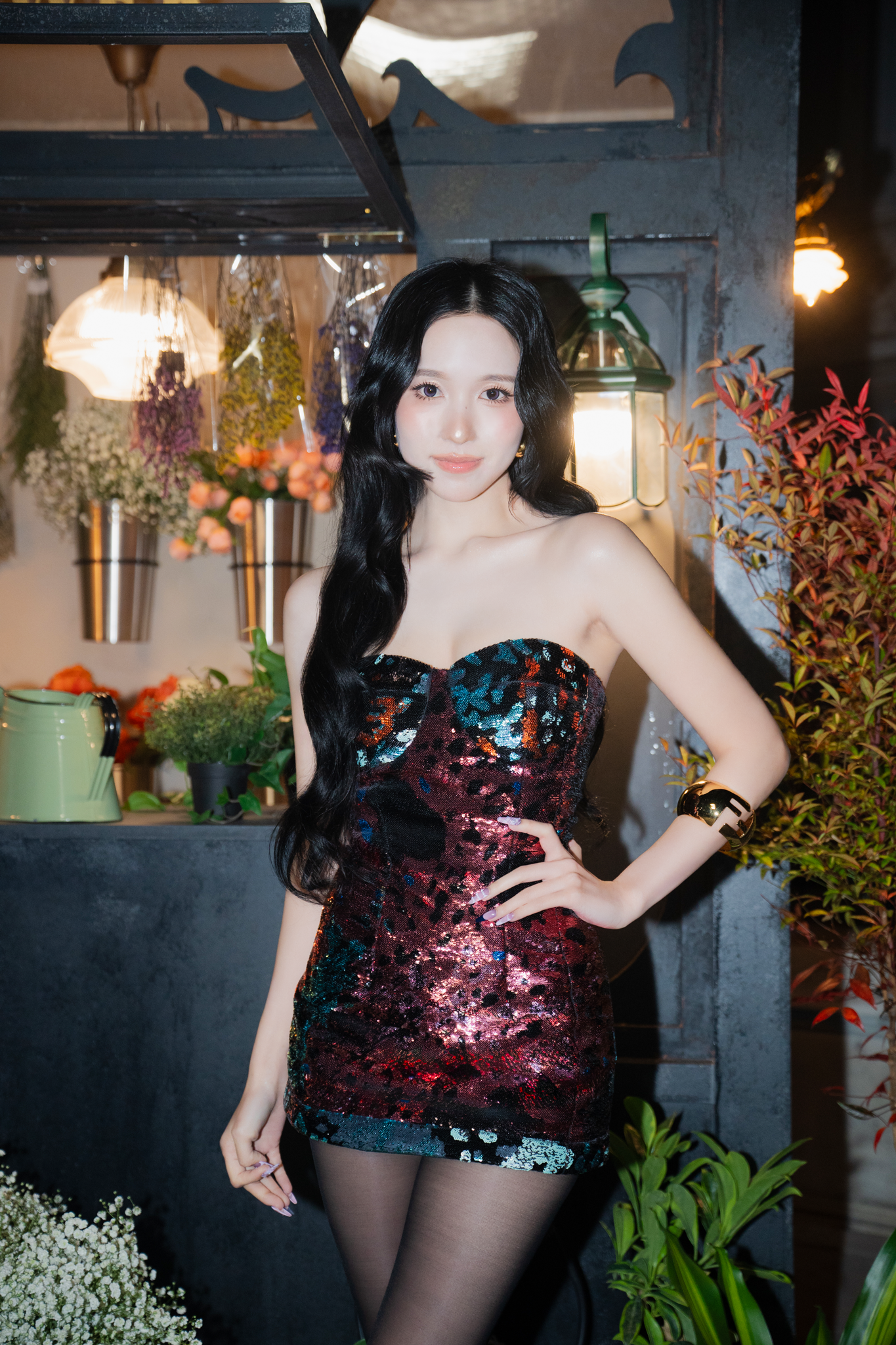 ▲▼   Mina 化身華麗女神　MV〈Confetti〉訂製造型細節成焦點     。（圖／品牌提供）