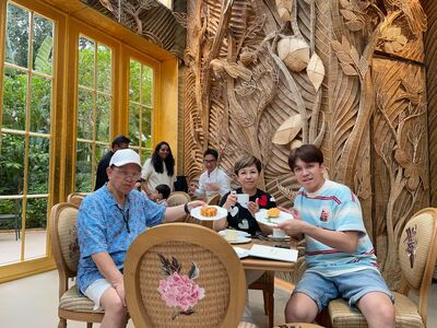 手握三檔節目...許志豪砸30萬孝親行　「竟遭按摩師突襲下體」嚇喊：NO！