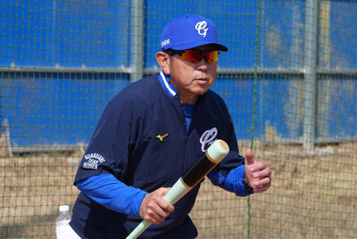 酒井忠晴幽默受訪　用翻譯軟體帶悍將