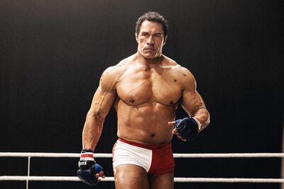 巨石強森半年增重13KG！遮掉招牌刺青大變身　「神還原拳王」本人看傻飆粗口