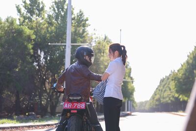 曾智希八點檔上衣被扯「意外露出南半球」　陳志強目睹反應曝光！