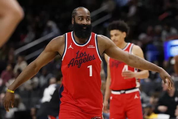 ▲「大鬍子」哈登猛飆36分，率領快艇拿下6連勝。（圖／路透）