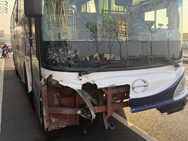 ▲彰化市金馬路發生公車與左轉轎車相撞。（圖／警方提供）