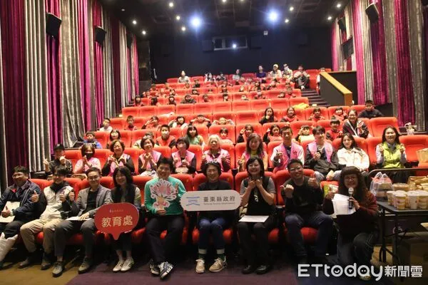 ▲第一梯次邀請福原國小1-3年級師生，到台東市區看電影。（圖／記者楊晨東翻攝）