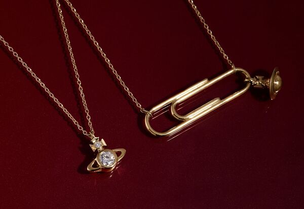 Vivienne Westwood推出9K金系列　迴紋針造型本季必收