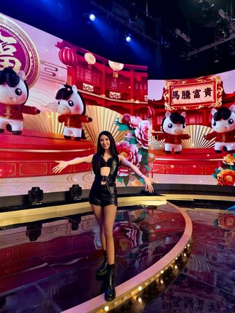 ▲田依甯錄製民視特別節目。（圖／經紀人提供）