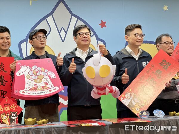 ▲▼高雄超人力霸王小提燈來了！馬年新春小物開箱　發放時間出爐。（圖／記者賴文萱攝）
