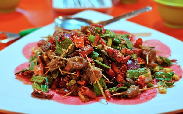 ▲▼冬山阿源快炒桶仔雞。（圖／部落客Mika授權提供）