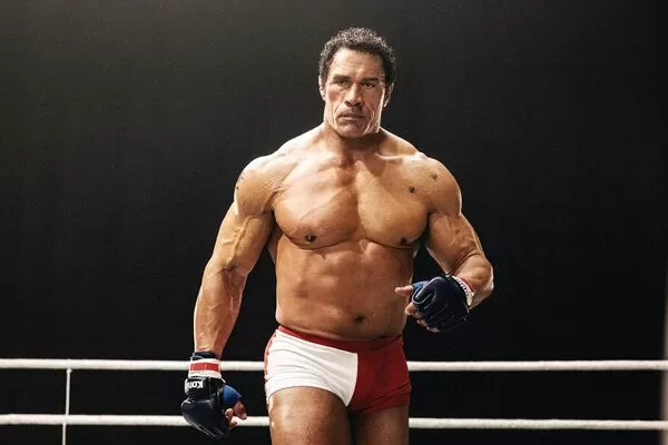 ▲《重擊人生》巨石強森猛增13公斤。（圖／采昌提供）