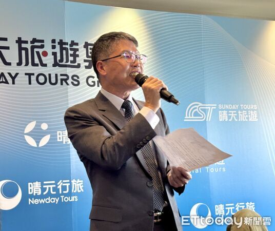 ▲晴天旅遊董事長陳依福及團隊分享旅遊趨勢。（圖／記者彭懷玉攝）