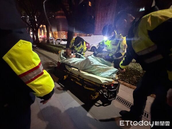 ▲▼一名男子寒夜醉倒全身抽搐，警急搜20分鐘找到人。（圖／民眾提供，下同）